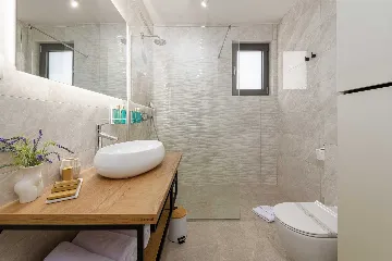 Two-Bedroom Apartment with Terrace (4 Guests)