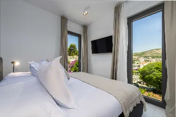 Two-Bedroom Apartment with Terrace (4 Guests)