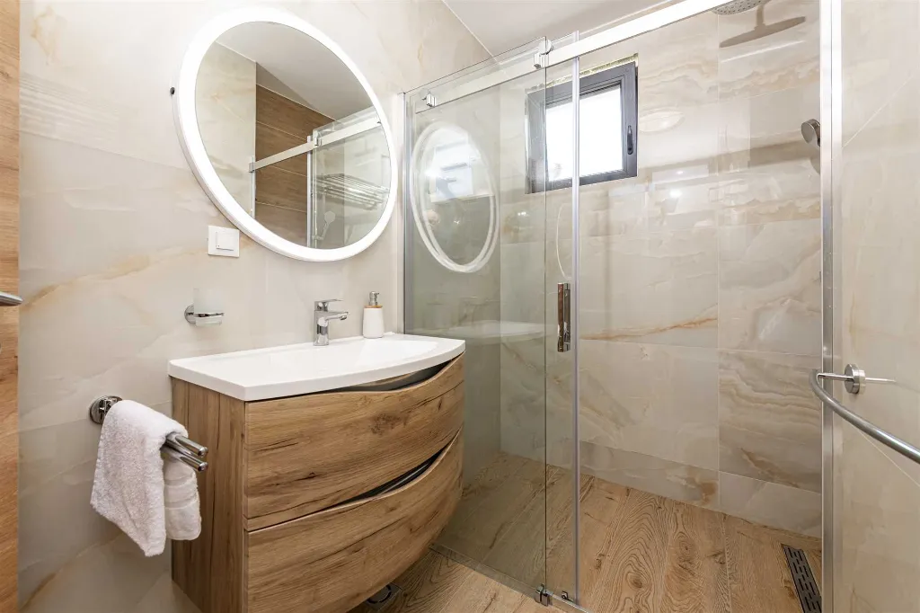 Two-Bedroom Apartment with Terrace and Sea Views in Dubrovnik