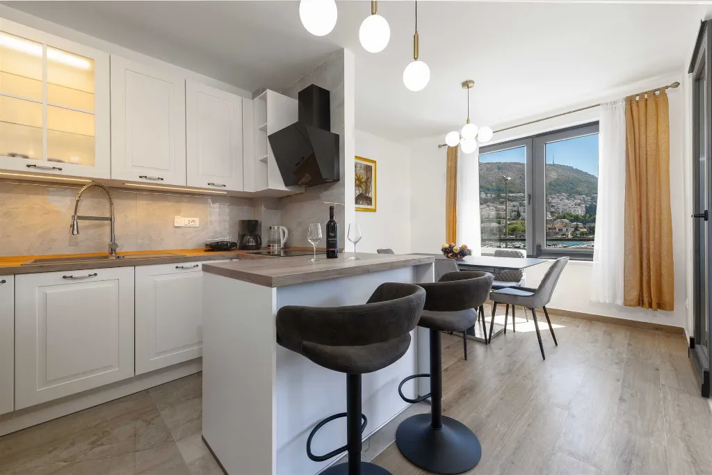 Two-Bedroom Apartment with Terrace and Sea Views in Dubrovnik