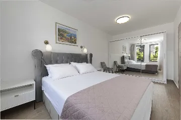 Two-Bedroom Apartment with Terrace and Sea Views in Dubrovnik