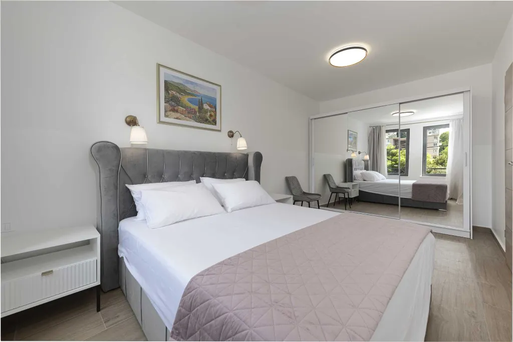 Two-Bedroom Apartment with Terrace and Sea Views in Dubrovnik