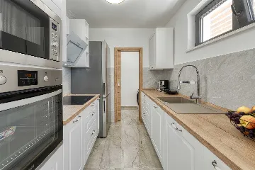 Dubrovnik 2-Bedroom Apartment with Balcony and Sea Views