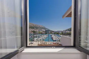 Dubrovnik 2-Bedroom Apartment with Balcony and Sea Views