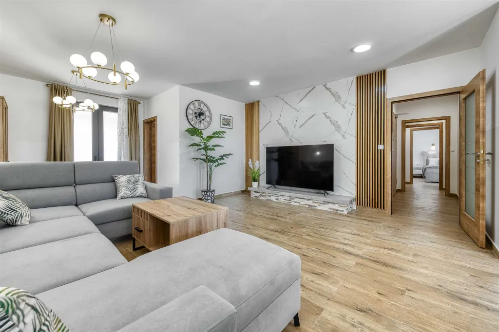 Dubrovnik 2-Bedroom Apartment with Balcony and Sea Views