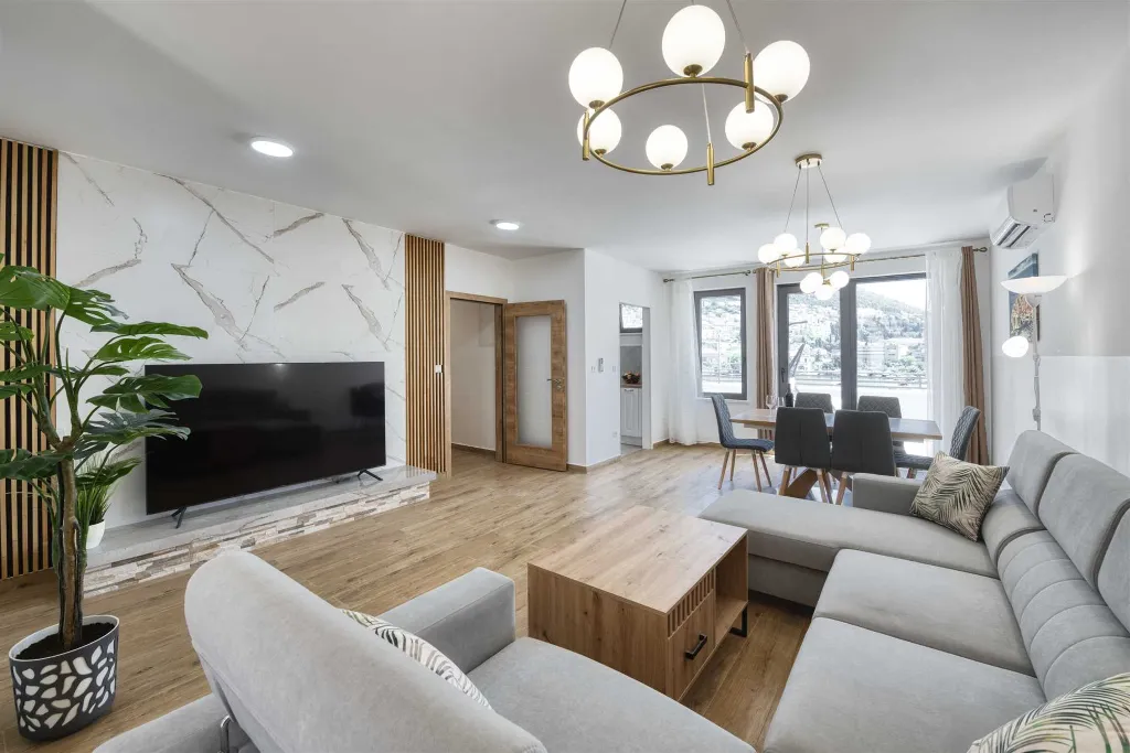 Dubrovnik 2-Bedroom Apartment with Balcony and Sea Views