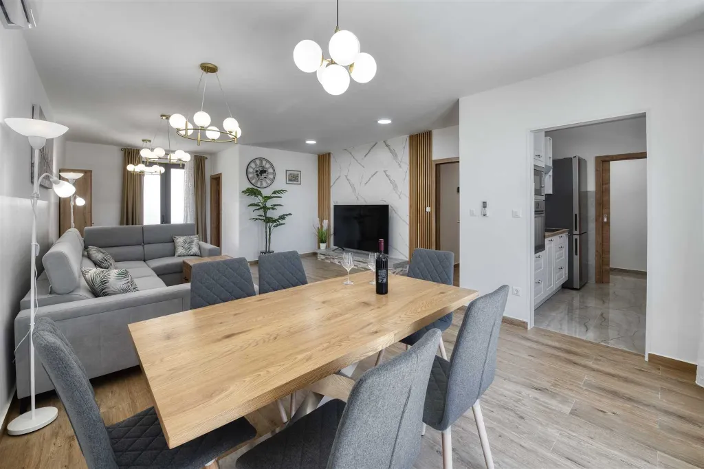 Dubrovnik 2-Bedroom Apartment with Balcony and Sea Views