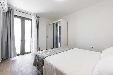 Dubrovnik 2-Bedroom Apartment with Balcony and Sea Views