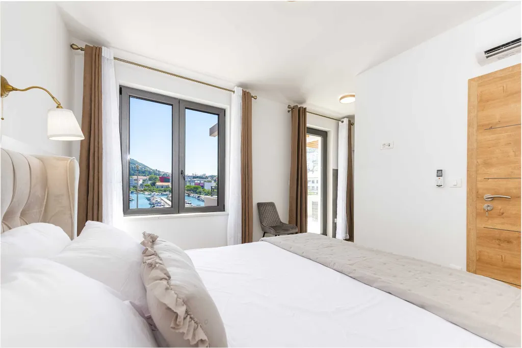 Dubrovnik 2-Bedroom Apartment with Balcony and Sea Views