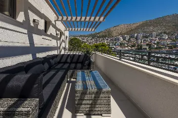 Dubrovnik 2-Bedroom Apartment with Balcony and Sea Views