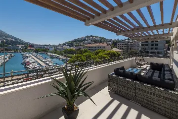 Dubrovnik 2-Bedroom Apartment with Balcony and Sea Views