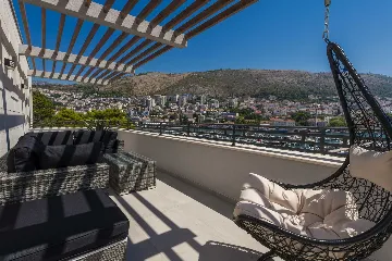 Dubrovnik 2-Bedroom Apartment with Balcony and Sea Views
