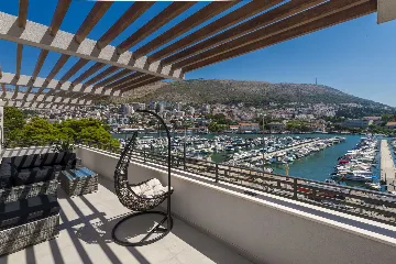 Dubrovnik 2-Bedroom Apartment with Balcony and Sea Views