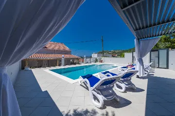 Mokosica Villa with Private Outdoor Pool
