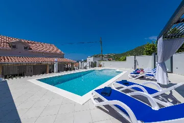 Mokosica Villa with Private Outdoor Pool