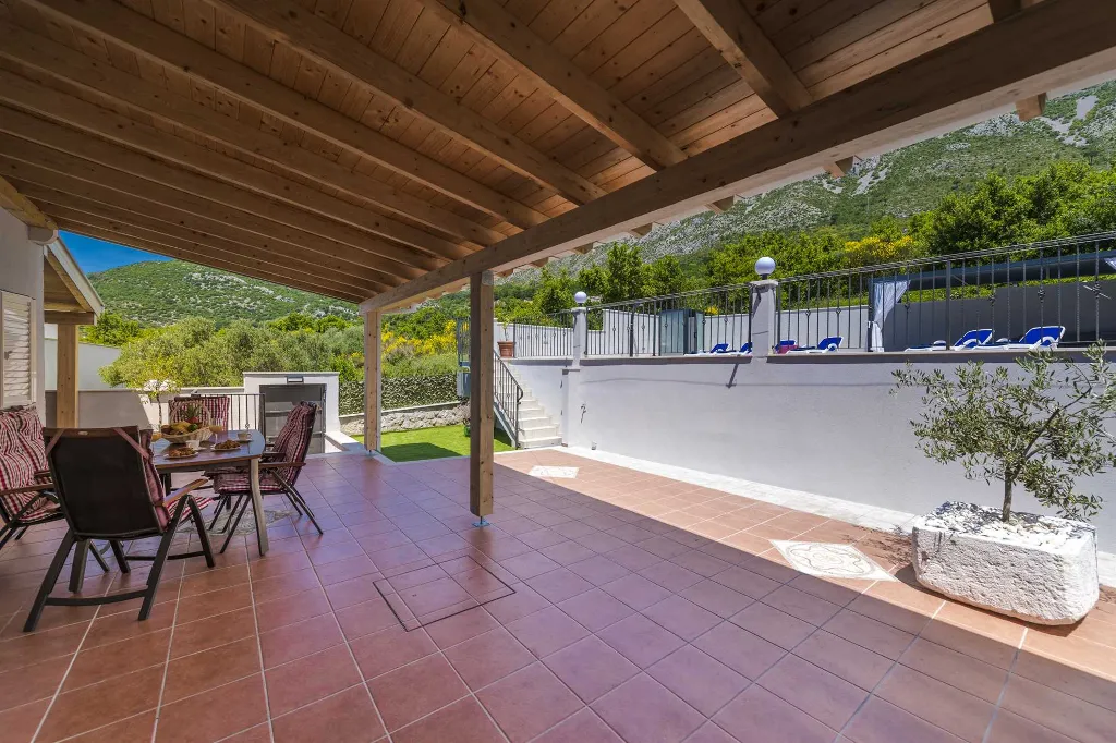 Mokosica Villa with Private Outdoor Pool