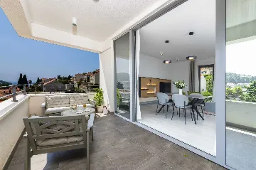 2-Bedroom Apartment with Terrace for 4 in Croatia