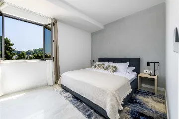 2-Bedroom Apartment with Terrace for 4 in Croatia