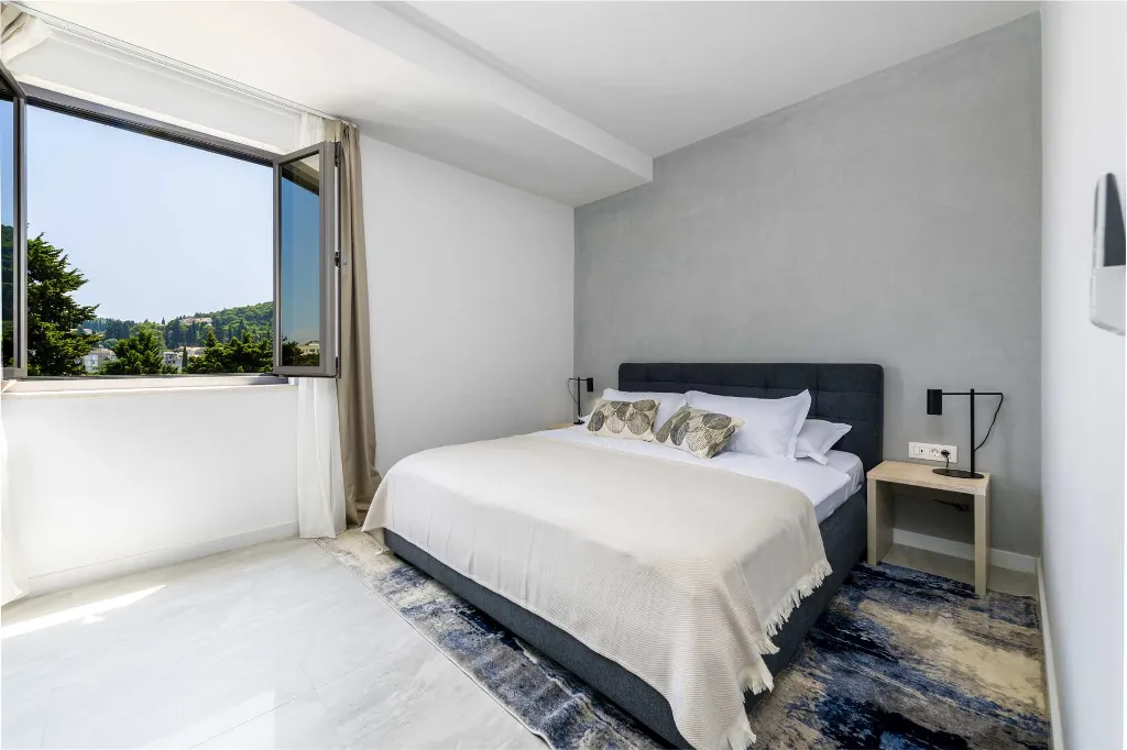 2-Bedroom Apartment with Terrace for 4 in Croatia