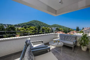 2-Bedroom Apartment with Terrace for 4 in Croatia