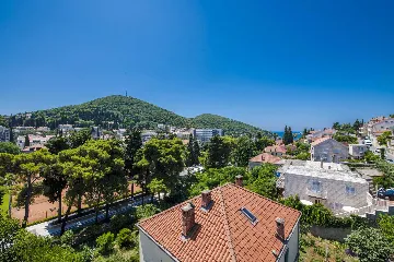2-Bedroom Apartment with Terrace for 4 in Croatia