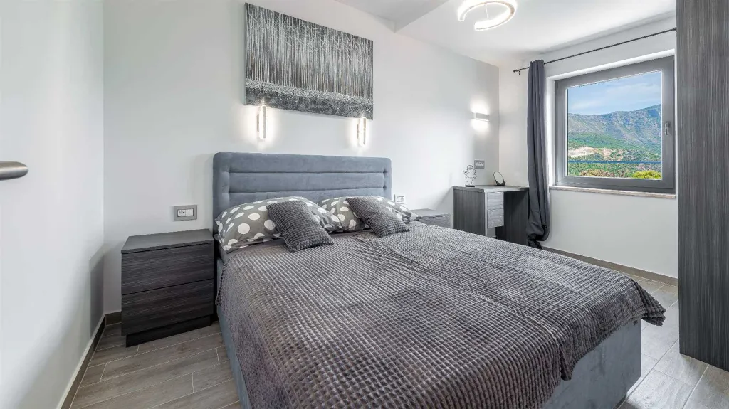 Three-Bedroom Apartment with Terrace in Dubrovnik