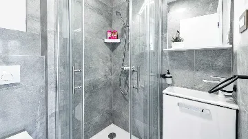 Three-Bedroom Apartment with Terrace in Dubrovnik