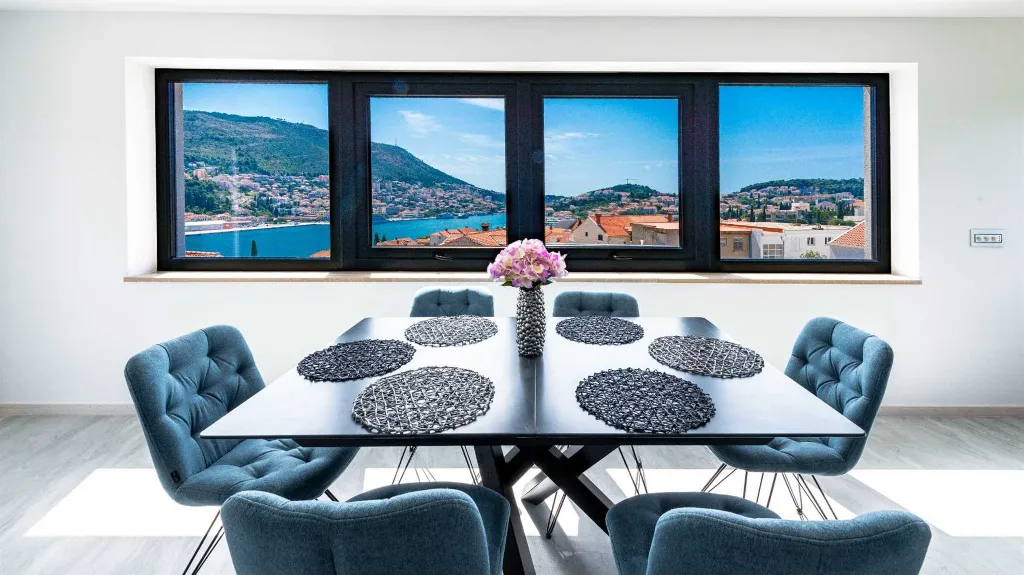 Three-Bedroom Apartment with Terrace in Dubrovnik