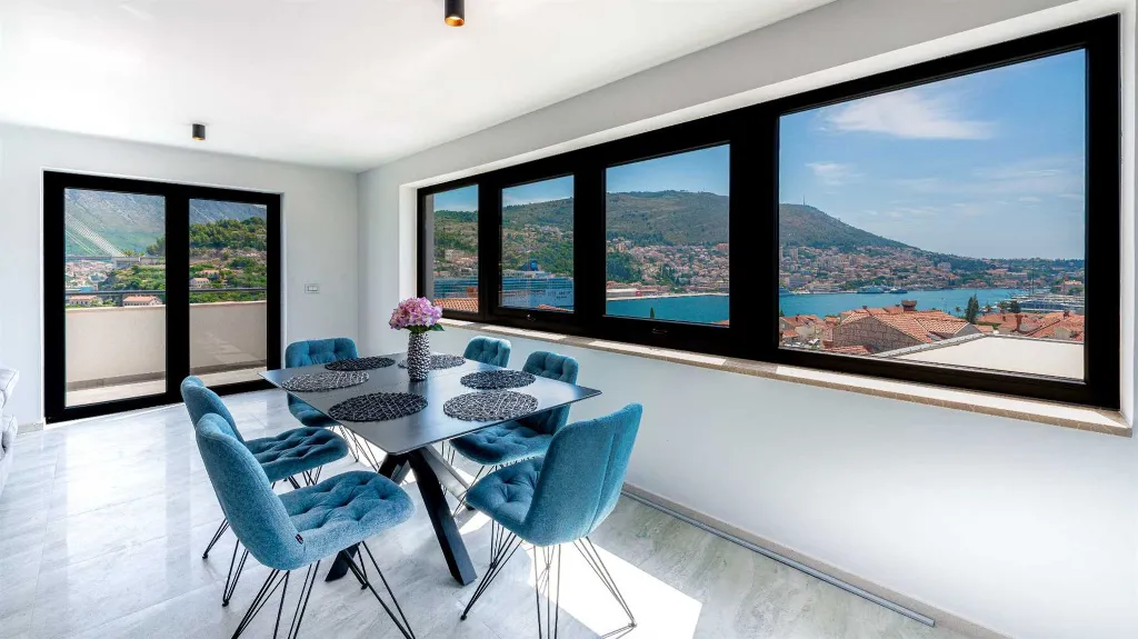 Three-Bedroom Apartment with Terrace in Dubrovnik