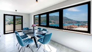 Three-Bedroom Apartment with Terrace in Dubrovnik