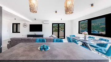 Three-Bedroom Apartment with Terrace in Dubrovnik