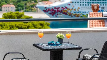 Three-Bedroom Apartment with Terrace in Dubrovnik