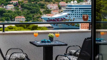 Three-Bedroom Apartment with Terrace in Dubrovnik