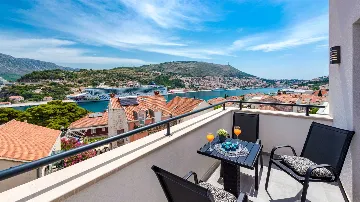Three-Bedroom Apartment with Terrace in Dubrovnik