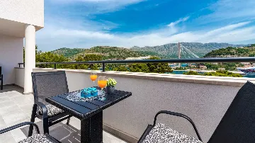 Three-Bedroom Apartment with Terrace in Dubrovnik