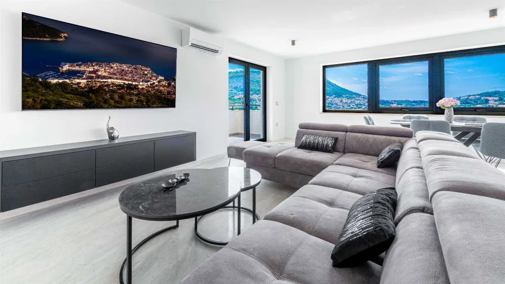 Three-Bedroom Apartment with Terrace in Dubrovnik
