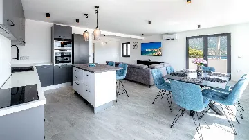 Three-Bedroom Apartment with Terrace in Dubrovnik