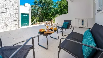 One-Bedroom Apartment in Dubrovnik for 3 Guests