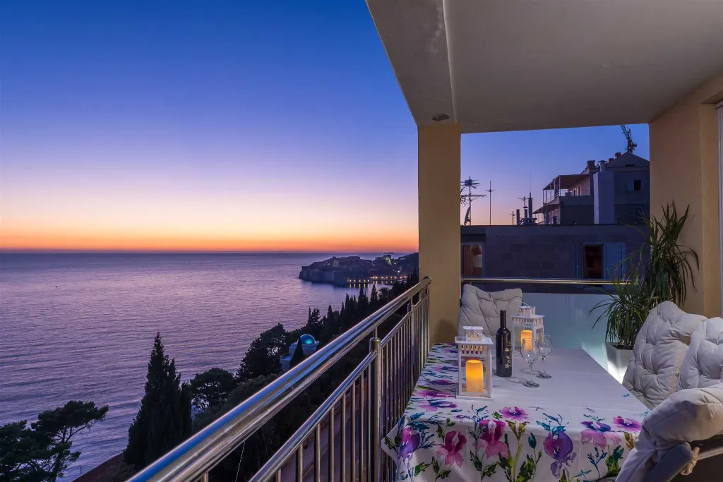 Dubrovnik Apartment with Balcony Sea View