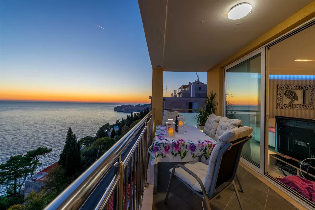 Dubrovnik Apartment with Balcony Sea View