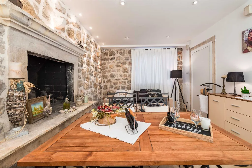 Dubrovnik Apartment with Balcony Sea View