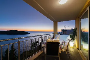 Dubrovnik 3-Bedroom Apartment with Sea View