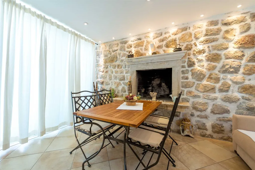 Dubrovnik 3-Bedroom Apartment with Sea View