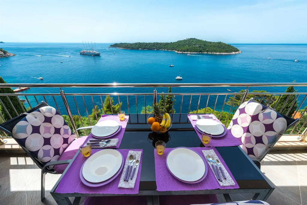 Dubrovnik 3-Bedroom Apartment with Sea View