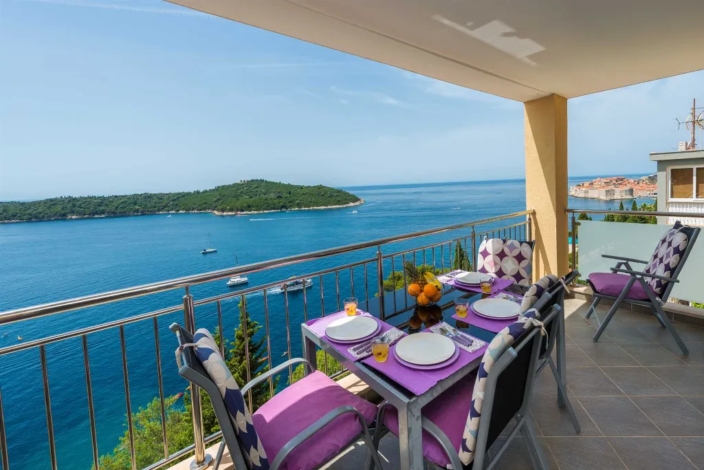 Dubrovnik 3-Bedroom Apartment with Sea View
