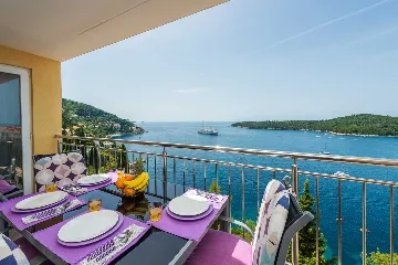 Dubrovnik 3-Bedroom Apartment with Sea View