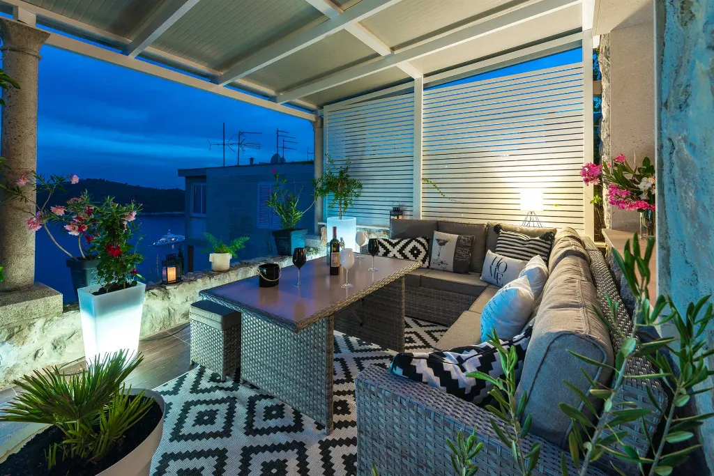 Studio Apartment with Terrace View in Dubrovnik
