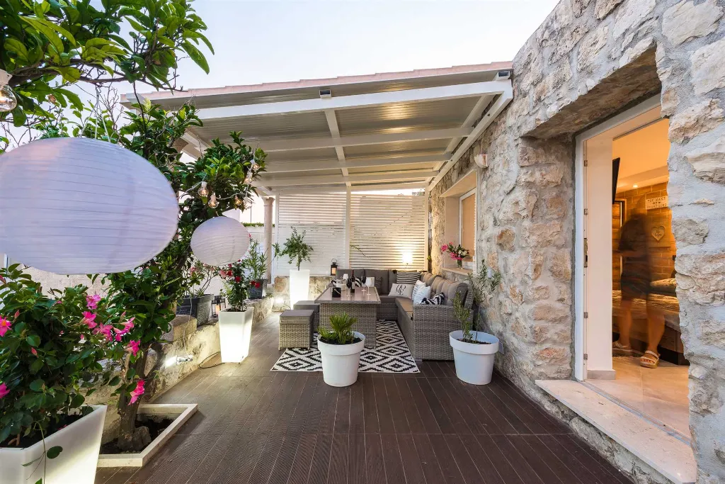 Studio Apartment with Terrace View in Dubrovnik