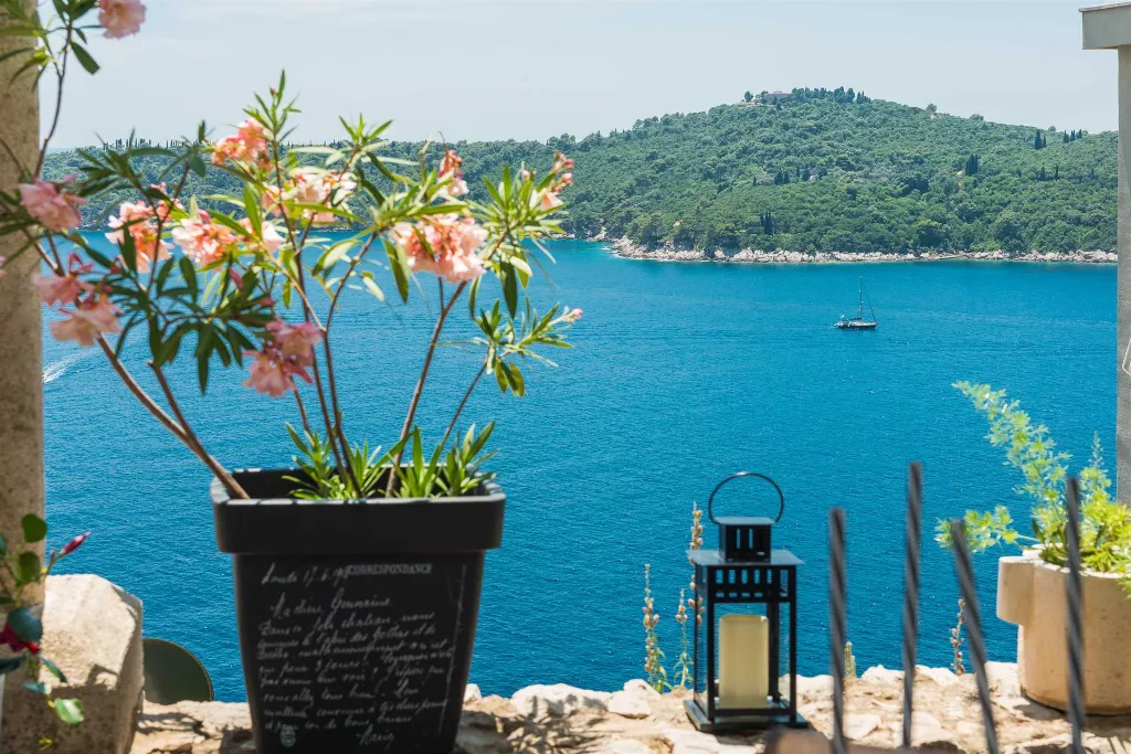 Studio Apartment with Terrace View in Dubrovnik
