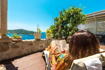 Studio Apartment with Terrace View in Dubrovnik